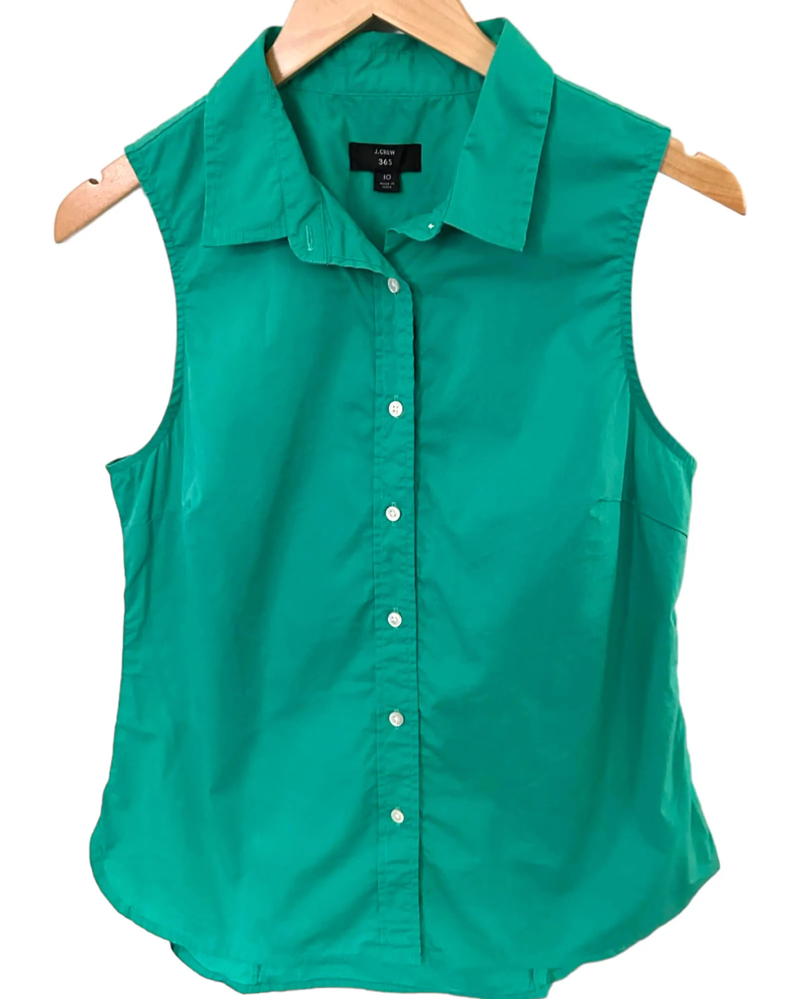 Light Spring Shamrock Sleeveless Button-Up Shirt